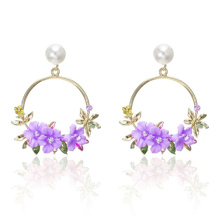 Elegant Gold Earrings with Flowers and Pearls
